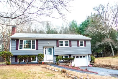 44 Colonial Dr
