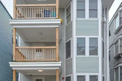 35 Ellington St 1
