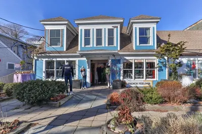 220 Commercial St #3 1