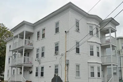 5 Saunders St #2