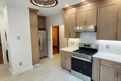 102-104 Bayswater St #104 1