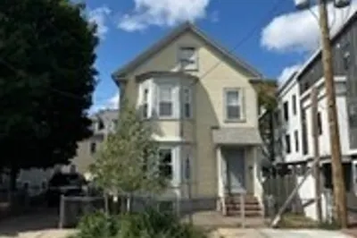 5 Cedar St #1