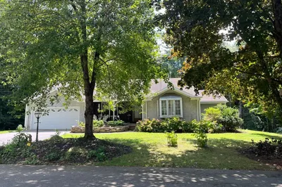 7 Acorn Ln