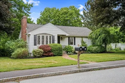 19 Armstrong Dr 1