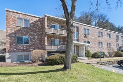 9 Jacqueline RoaD #D 1