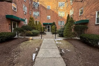 61 Colborne Rd #B1