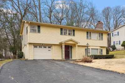 11 Mercury Dr