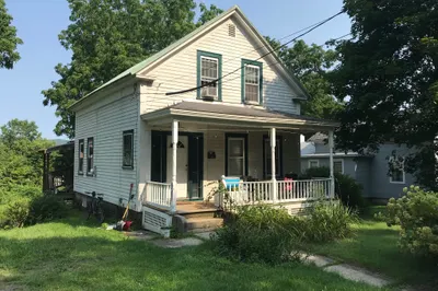 48 Railroad St 1