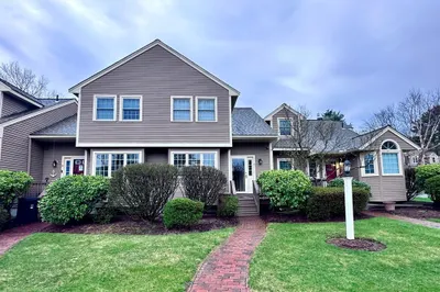 15 Weybridge Ln #15