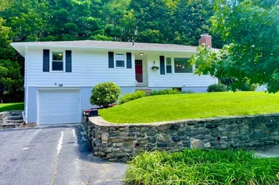 28 Hilltop Cir