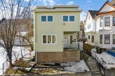 528 Ferry St 1