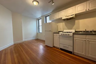 64 Myrtle St #11