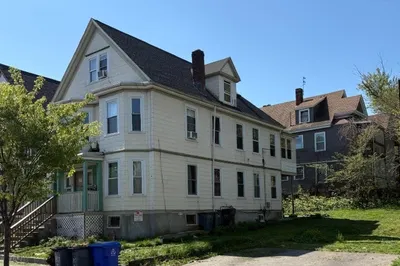 207 Quincy St 1