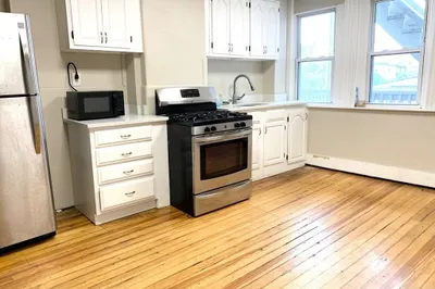 78 Cottage St #2