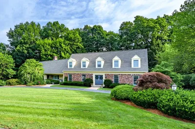 115 Williamsburg Dr 1