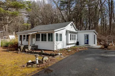 85 Colonial Dr 1