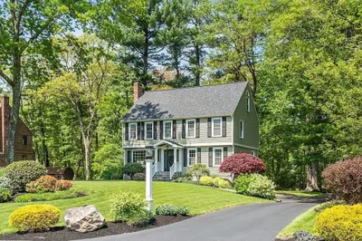 12 Tiffany Ln 1