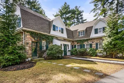 25 Longmeadow Road 1
