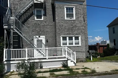 404 Bradford Ave #3 1