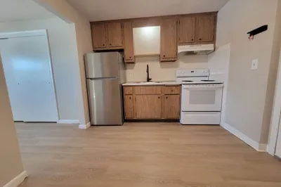 83 Pleasant St #2-4