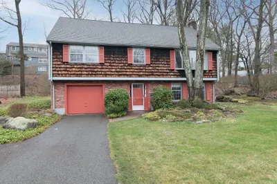107 Old Country Way