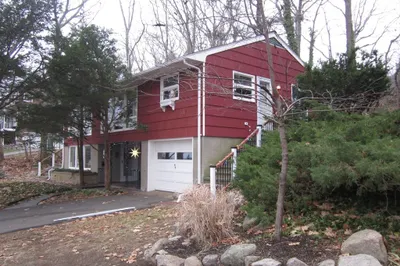 83 Hesperus Ave