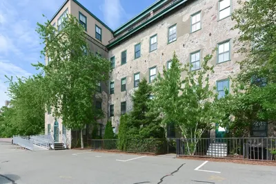 426 Mount Hope St #513 1