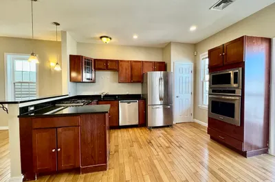 22 Elmore St #3