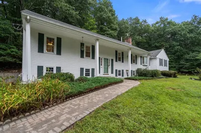 101 Hartwell Ave 1