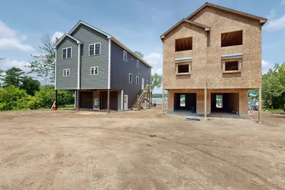 40 Hastings Avenue 1