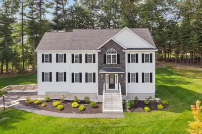 47 Fieldstone Ln