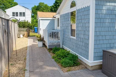 9 Medina Dr 1