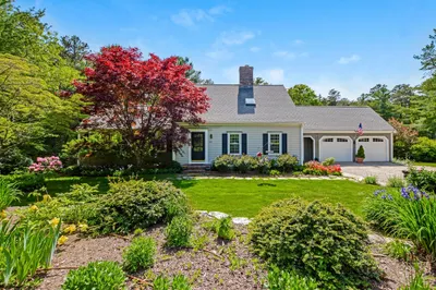 290 Cotuit Bay Dr 1