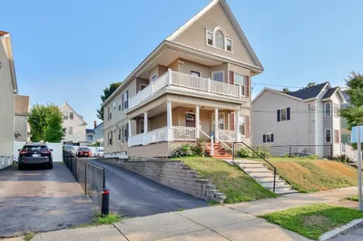34 Salem St 1