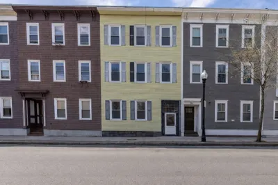 92 Bunker Hill St