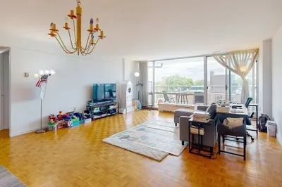 45 Longwood Ave #812