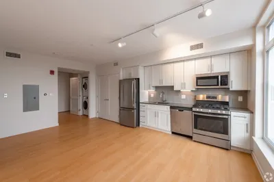 77 New St #105
