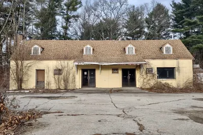 238 Lafayette Rd