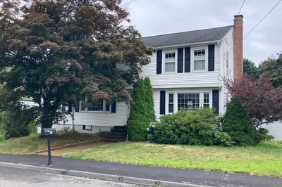 11 Fuller Dr 1