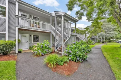 90 Eaton Ln #90