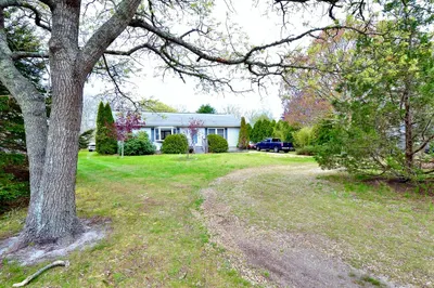 62 Jernegan Ave 1