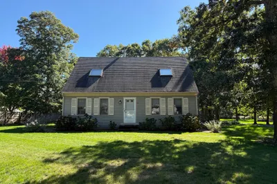 63 Evergreen St 1