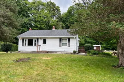 28 Cedar St