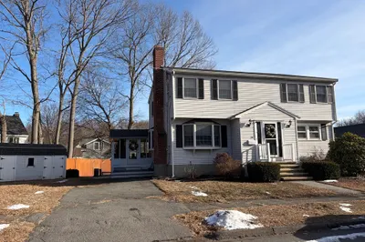 39 Roosevelt Ave 1