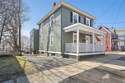 96 Bridge St 1