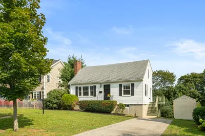 90 Dickson Ave
