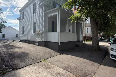 70 Robinson St 1