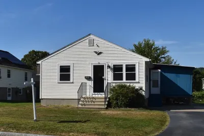 51 Bedford Ave 1