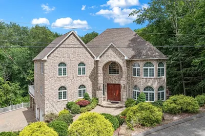 131 Ridgeway Dr 1