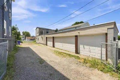 415 Anthony St 1